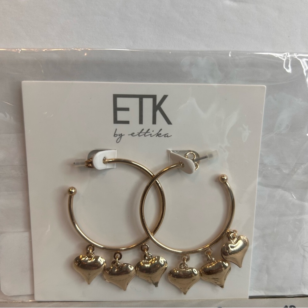 NWT Ettika ETK Triple Hearts Charm Hoop Earrings gold 18K Gold